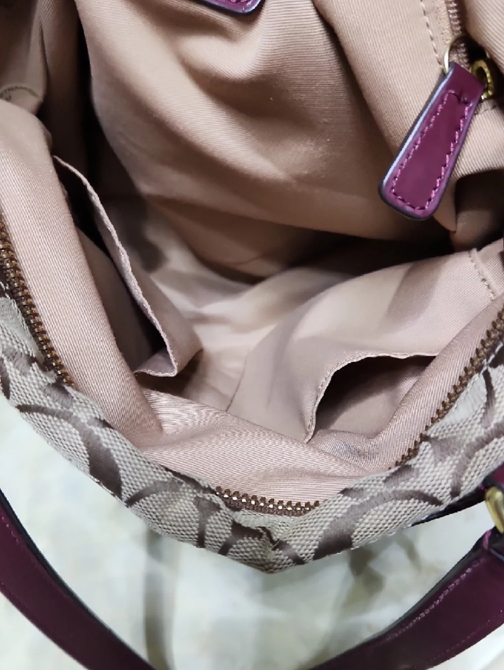 Coach Signature VINTAGE Tote with Burgundy Trim and Beige Jacquard - Picture 10 of 16